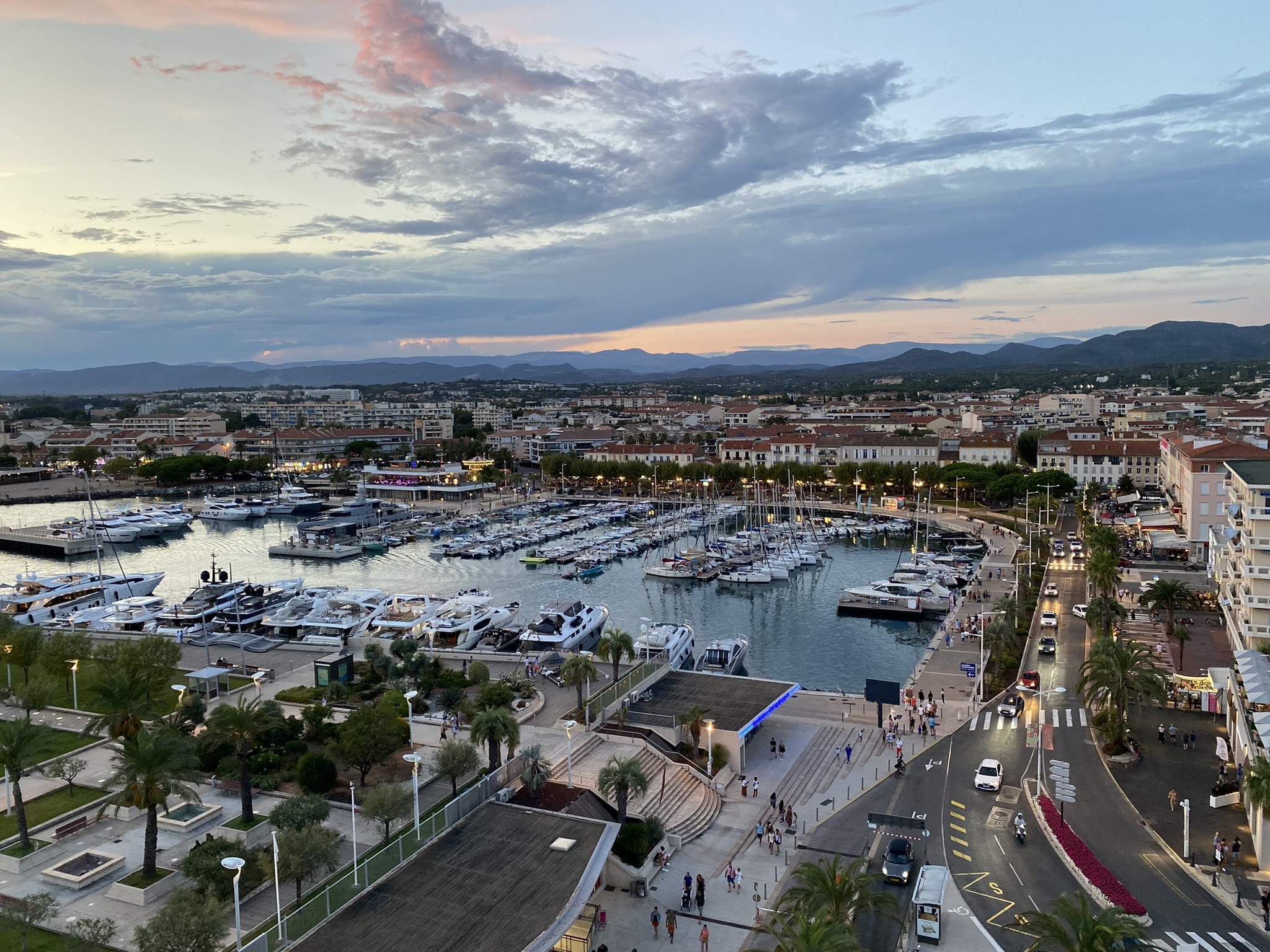 Instant Bom à 300 mètres du vieux port de saint raphael